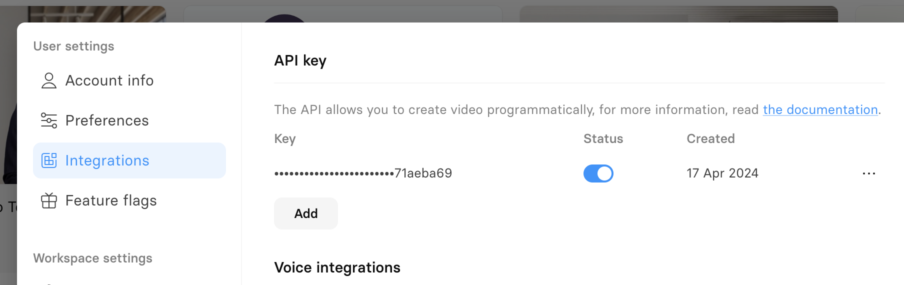 图片展示的是Synthesia官网中API密钥设置界面。左侧有User settings、Account info、Preferences、Integrations、Feature flags、Workspace settings等选项,其中Integrations被选中。右侧显示API key相关设置,Key部分有遮挡的密文,Status为开启状态,Created日期为2024年4月17日,下方还有Voice integrations部分。该图片与上文“注册并获取Synthesia的Expressive-1模型API”步骤相关,用于说明获取API密钥的操作界面。