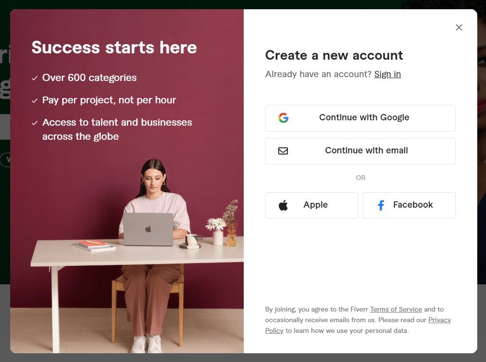 图片展示了Fiverr网站的注册页面。左侧背景为紫色,上方有“Success starts here”及三个勾选点,分别说明有600多个类别、按项目付费、全球人才和企业资源。右侧是“Create a new account”注册新账户的界面,有“Continue with Google”“Continue with email”“Apple”“Facebook”等选项,还提示注册同意Fiverr服务条款和隐私政策。该图片与文档中“注册一个Fiverr账户”部分对应,直观呈现了注册流程中的账户创建界面。