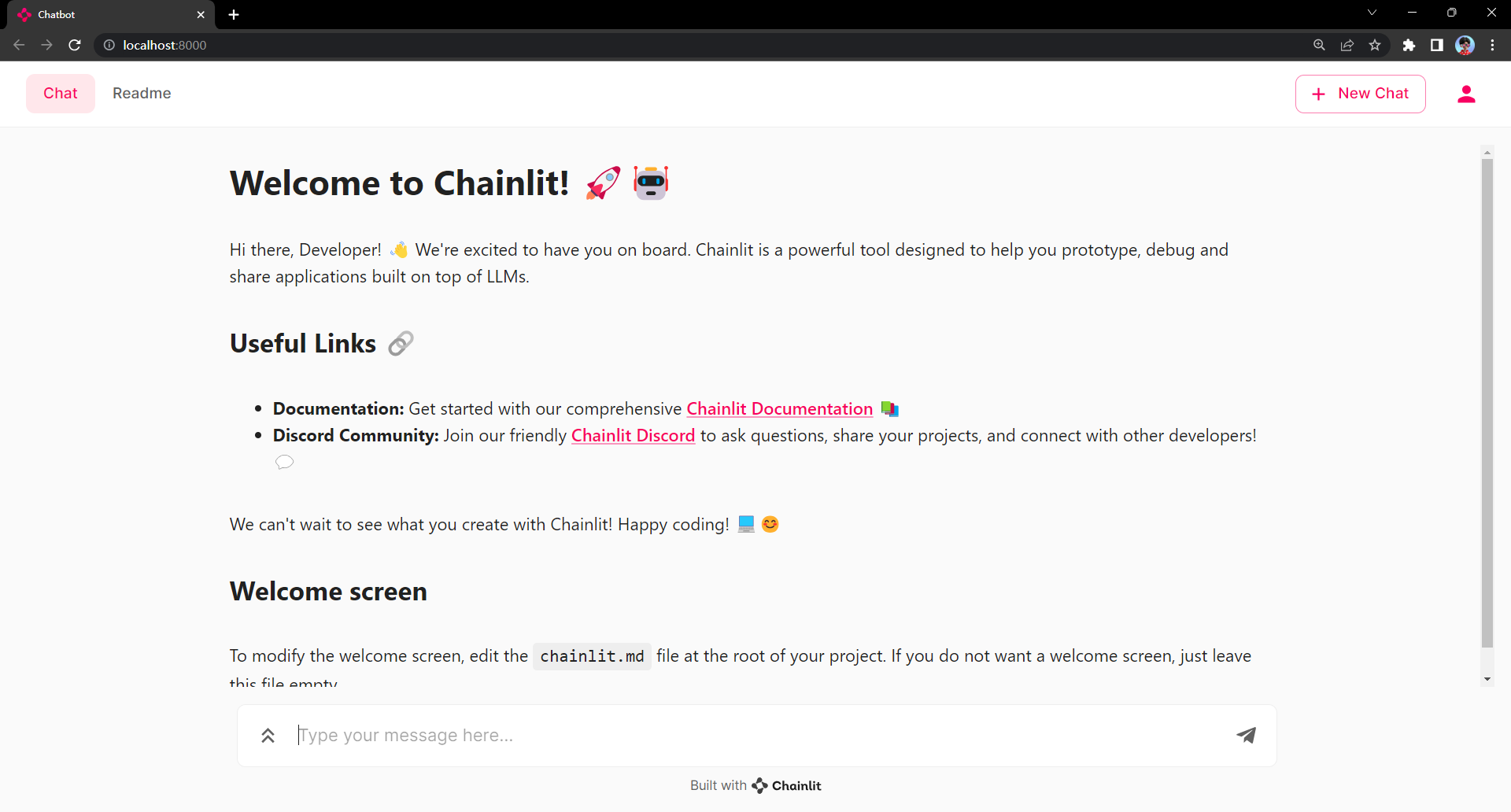 图片展示了Chainlit聊天机器人的Web UI界面。界面顶部有“Chat”和“Readme”选项卡,右上角有“+ New Chat”按钮和用户图标。主界面以大标题“Welcome to Chainlit!”欢迎开发者,并介绍其是用于在大语言模型基础上进行应用原型开发、调试和分享的工具。下方有“Useful Links”部分,提供了文档和Discord社区的链接。底部是输入框,提示“Type your message here...”。该图片与上下文关系为:是将后端逻辑嵌入Web UI后,用户看到的聊天机器人初始界面示例。