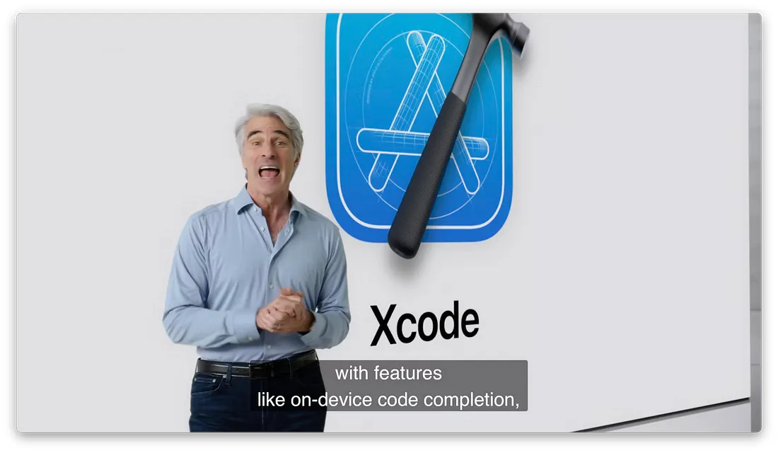 图片展示了一位男士站在Xcode图标前,图标上有蓝色背景和锤子图案。画面右侧有“Xcode”字样,下方文字写着“with features like on-device code completion”。男士表情生动,似乎在介绍相关内容。该图片与上下文紧密相关,上下文提到Xcode可以使用设备上的Apple Intelligence来执行设备上的代码,此图直观呈现了Xcode这一开发工具,辅助说明其功能特点。
